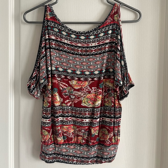 ARM SLIT BLOUSE - Picture 3 of 3